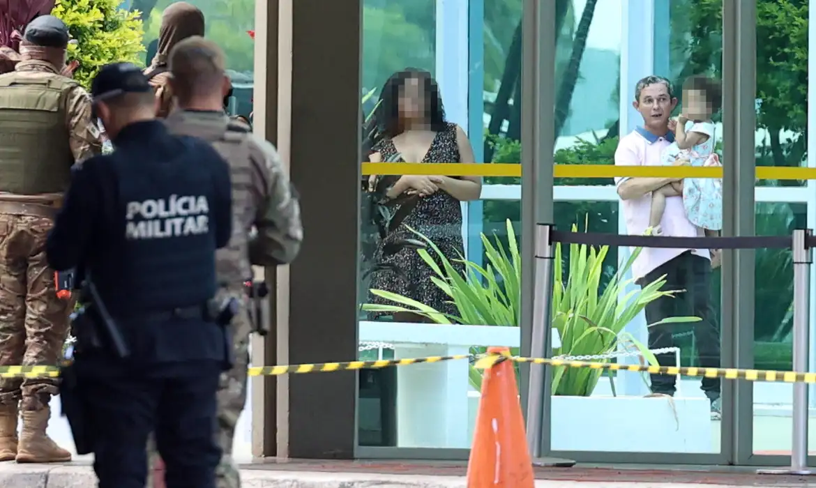 Foto: (Valter Campanato/Agência Brasil)
Homem é preso após portar explosivo em ministério