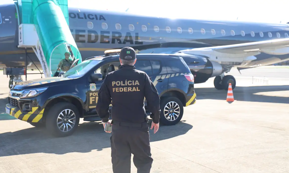 Foto: (Polícia Federal/Divulgação)
Integrante do PCC preso na Bolívia é levado para presídio em Brasília