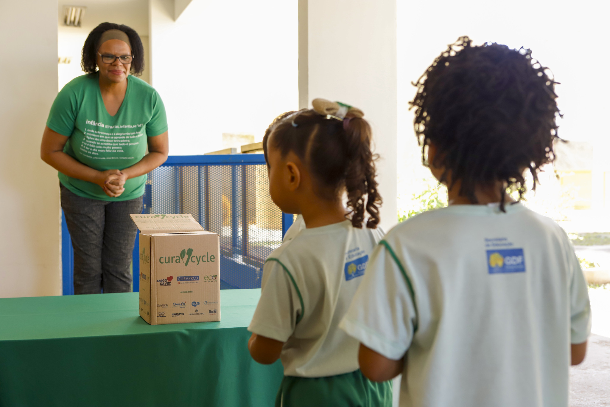 Crianças receberam orientações sobre uso correto e descarte da escova de dentes | Foto: Jhonatan Cantarelle/Agência Saúde
UBS de Ceilândia inicia projeto-piloto de descarte sustentável de escovas de dentes c
