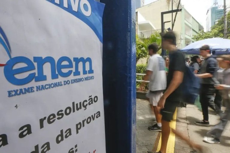Foto: (Paulo Pinto/Agência Brasil)
Estudantes têm até as 23h59 desta sexta para fazer a inscrição no Enem