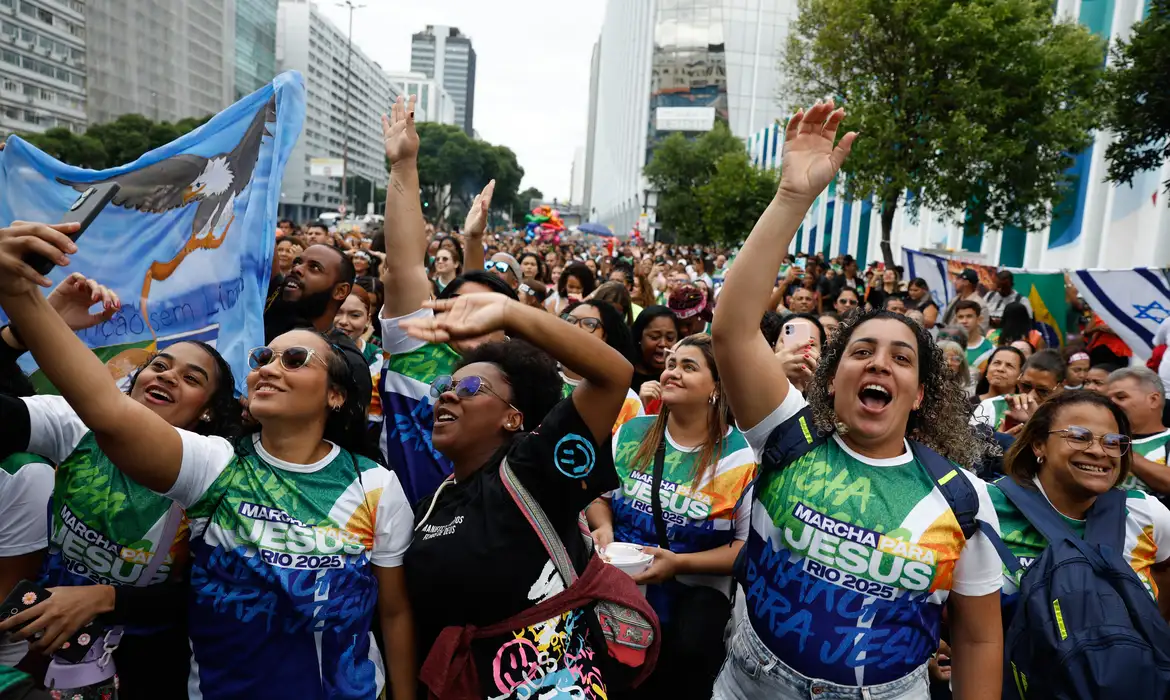 Foto: (Fernando Frazão/Agência Brasil)
Evangélicos crescem e representam mais de um quarto da população