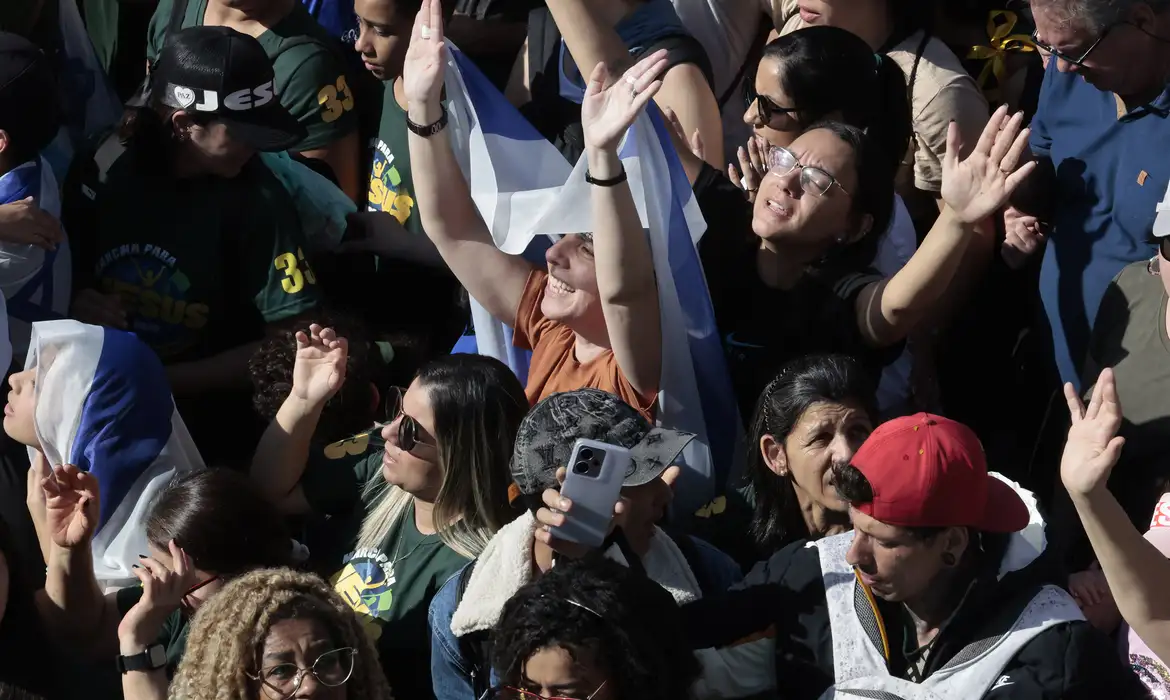 Foto: (Paulo Pinto/Agência Brasil)
Marcha para Jesus mantém tom político com milhares de pessoas em SP