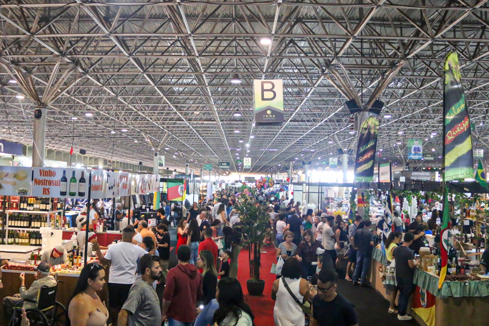 A 32ª Expochê ocorre no Pavilhão de Exposições do Parque da Cidade entre os dias 6 e 15 de junho, com estandes do GDF | Foto: Divulgação/Setur-DF
Rotas turísticas e artesanato do DF serão divulgados na 32ª Expotchê