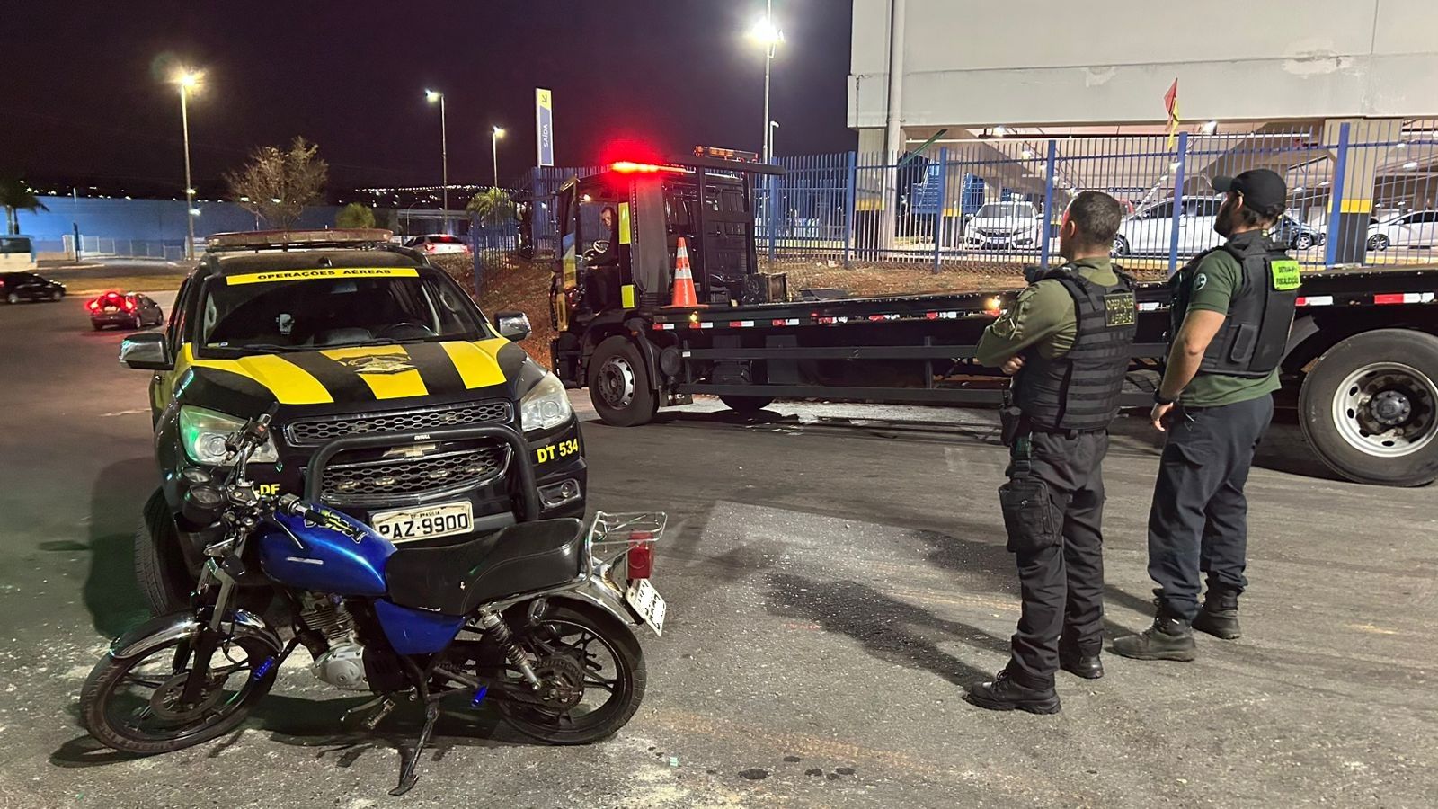 Ação do Detran-DF recolheu, nesta segunda (21), motocicleta que possuía 243 infrações de trânsito e que acumulava um débito de R$ 77 mil | Foto: Divulgação/Detran-DF
Ação de fiscalização recolhe motocicleta com R$ 77 mil em débitos