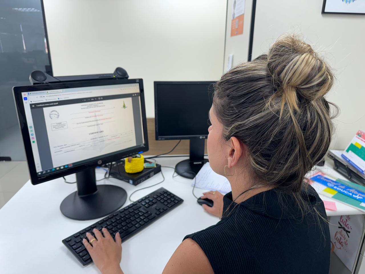 Os documentos devem atender os requisitos estabelecidos na Portaria nº 791, publicada no Diário Oficial | Foto: Mary Leal/SEEDF
Emissão de diplomas e certificados de conclusão de curso é normatizada no DF