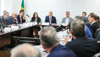 governo-busca-negociacao-com-e