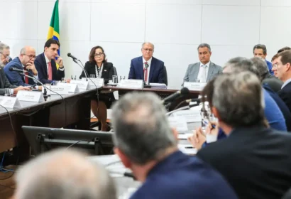 governo-busca-negociacao-com-e