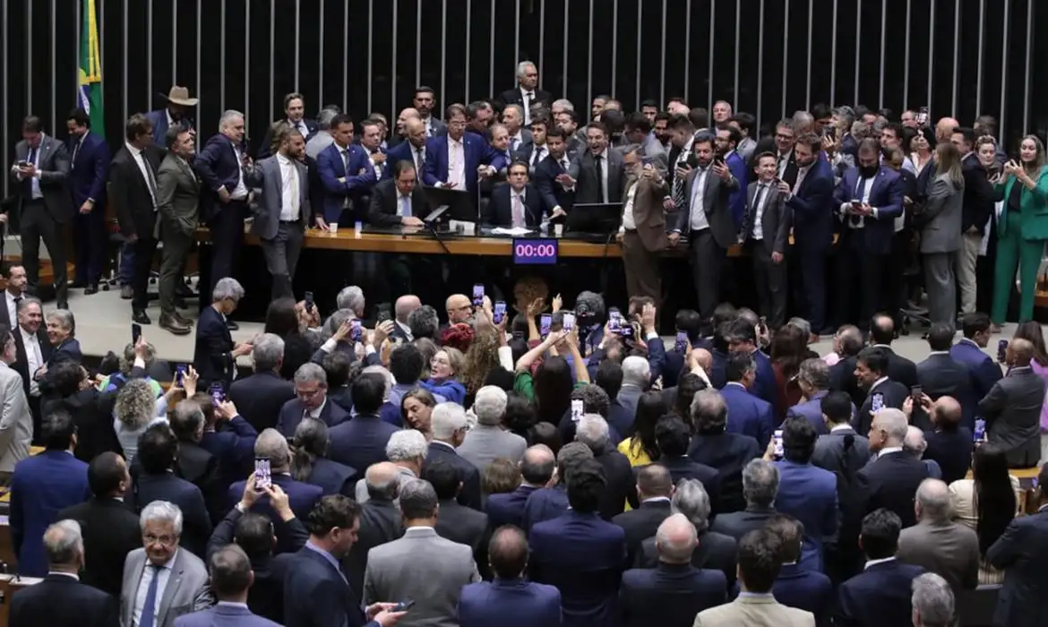 Foto: (Bruno Spada/Câmara dos Deputados)
Após ocupação de Plenário, Hugo Motta abre sessão e pede respeito