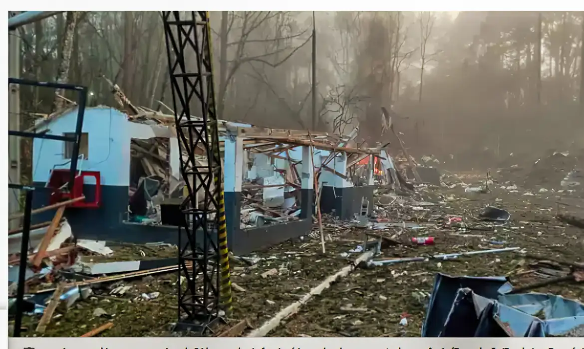 Foto: (Divulgação/Bombeiros Paraná) Empresa confirma 9 mortes em explosão de fábrica no Paraná