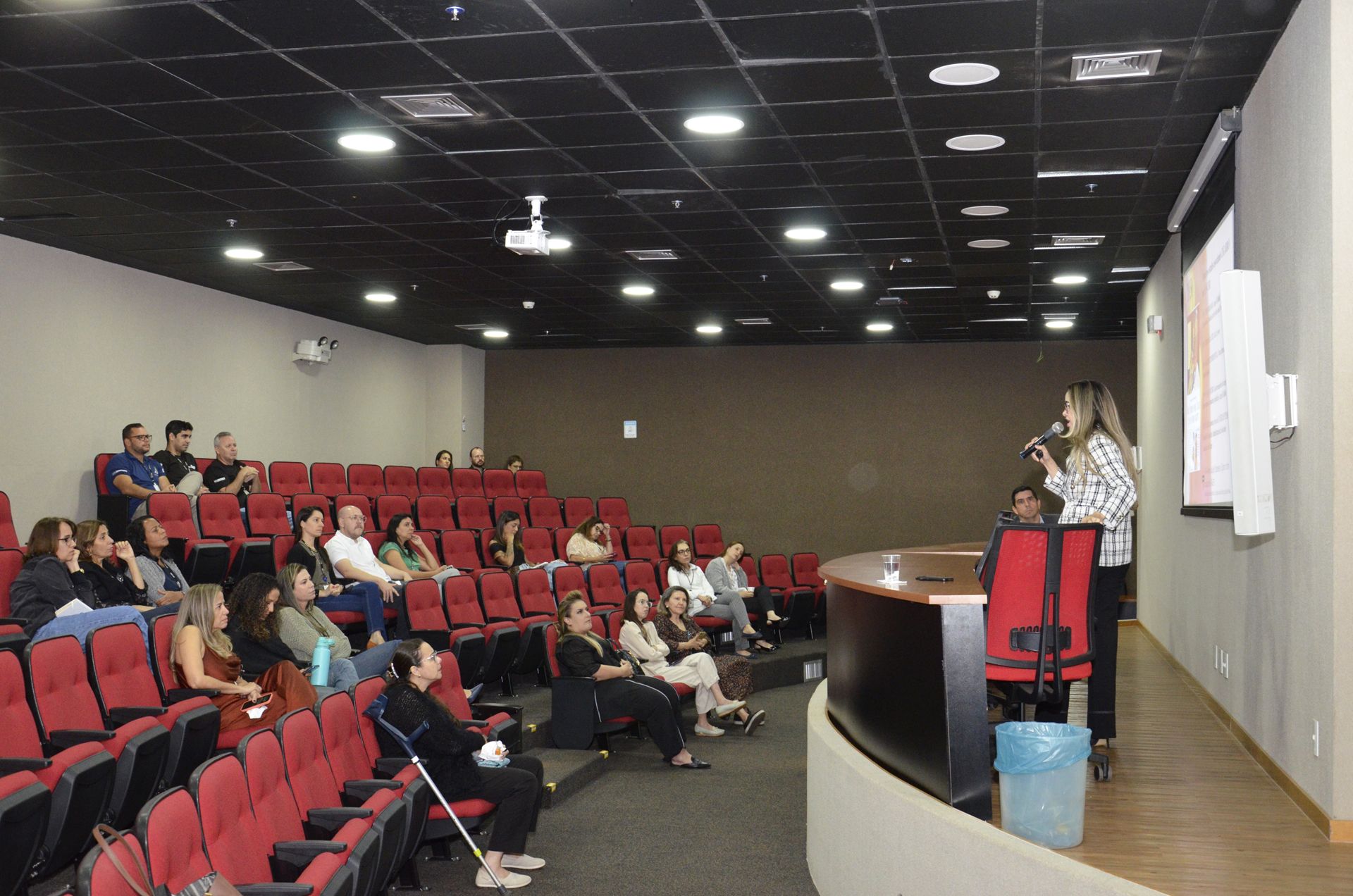 Entre os temas discutidos estiveram o risco da exposição ao amianto e a predisposição genética como causas do câncer | Fotos: Yuri Freitas/Agência Saúde DF
Prevenção e tratamento de câncer de pulmão é tema de ciclo palestra
