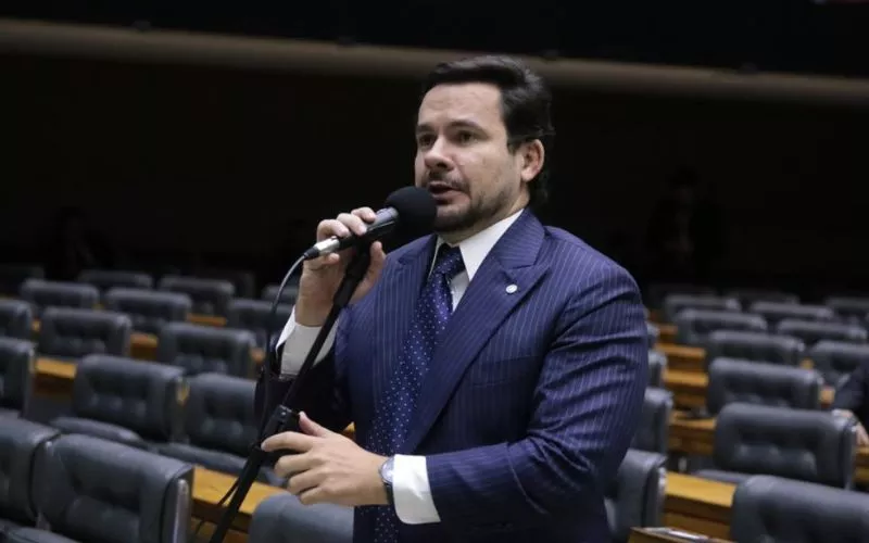 Alberto Neto é investigado por suposta propaganda eleitoral irregular de 2022