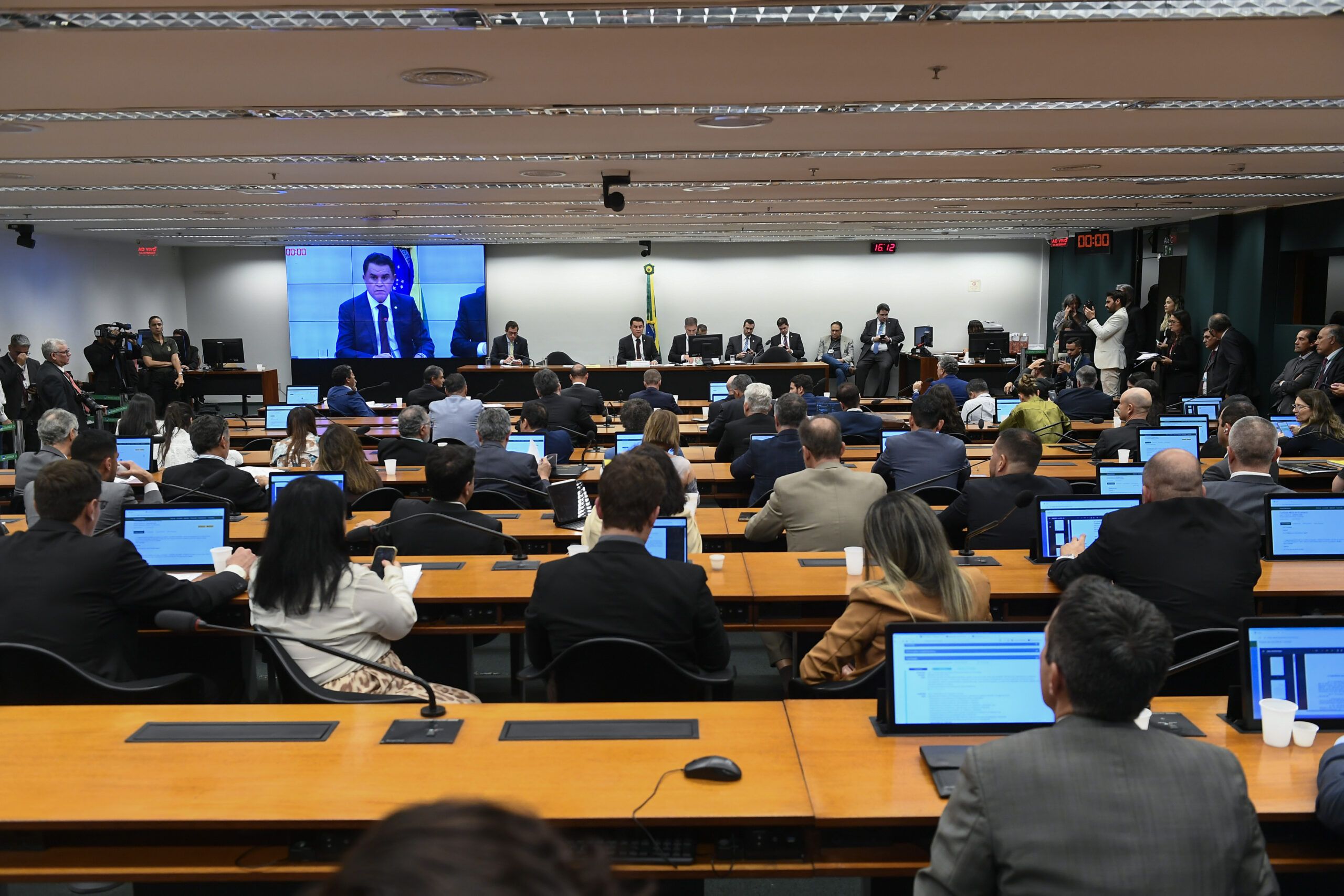 Com mais de 2,4 mil emendas, LDO deve ser votada nesta semana