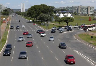 transito-no-eixo-monumental-se