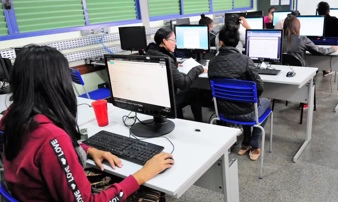 brasil-alcanca-100-mil-escolas