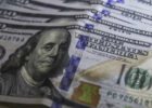 dolar-cai-ao-menor-nivel-em-tr