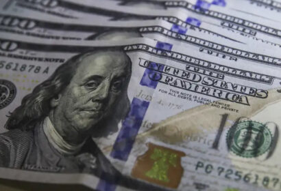 dolar-cai-ao-menor-nivel-em-tr