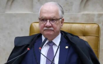 Fachin suspende decisões de Mendonça e Dino sobre diretor da PF