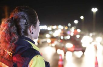 Farol baixo é obrigatório em quais situações durante o dia
