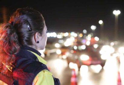 Farol baixo é obrigatório em quais situações durante o dia