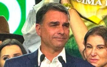 Flávio Bolsonaro usou jatinho ligado a Vorcaro em 2025, diz revista