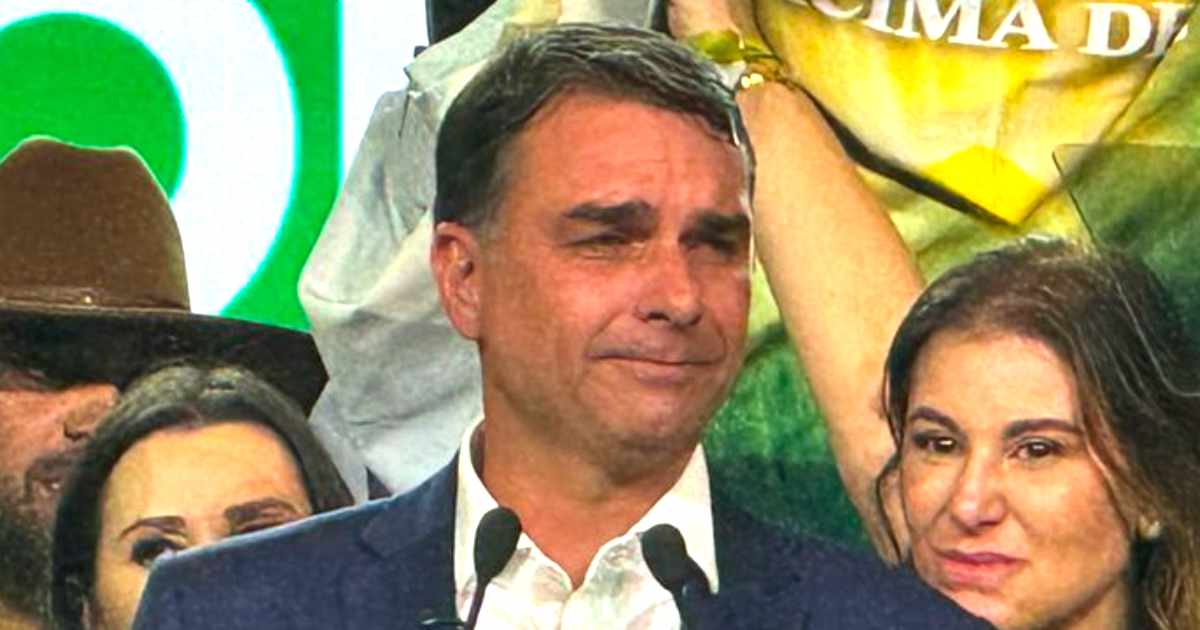 Flávio Bolsonaro usou jatinho ligado a Vorcaro em 2025, diz revista