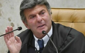 Fux suspende decisão de Dino sobre posts de Nossa Senhora Aparecida