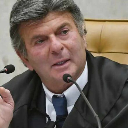 Fux suspende decisão de Dino sobre posts de Nossa Senhora Aparecida
