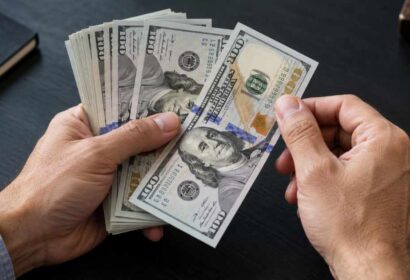 Dólar cai 1,58% na semana e fecha abaixo de R$ 5 antes das eleições