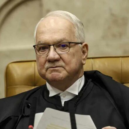 Fachin devolve caso do INSS a Mendonça e mantém relatoria do Master