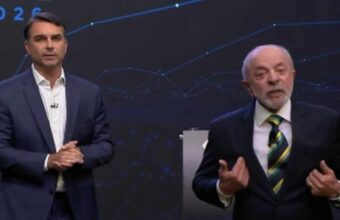 Lula e Flávio Bolsonaro assinam acordo para abertura de sigilos